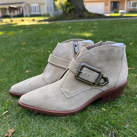 Vince Camuto Ashena Bootie - Picture 1 of 6